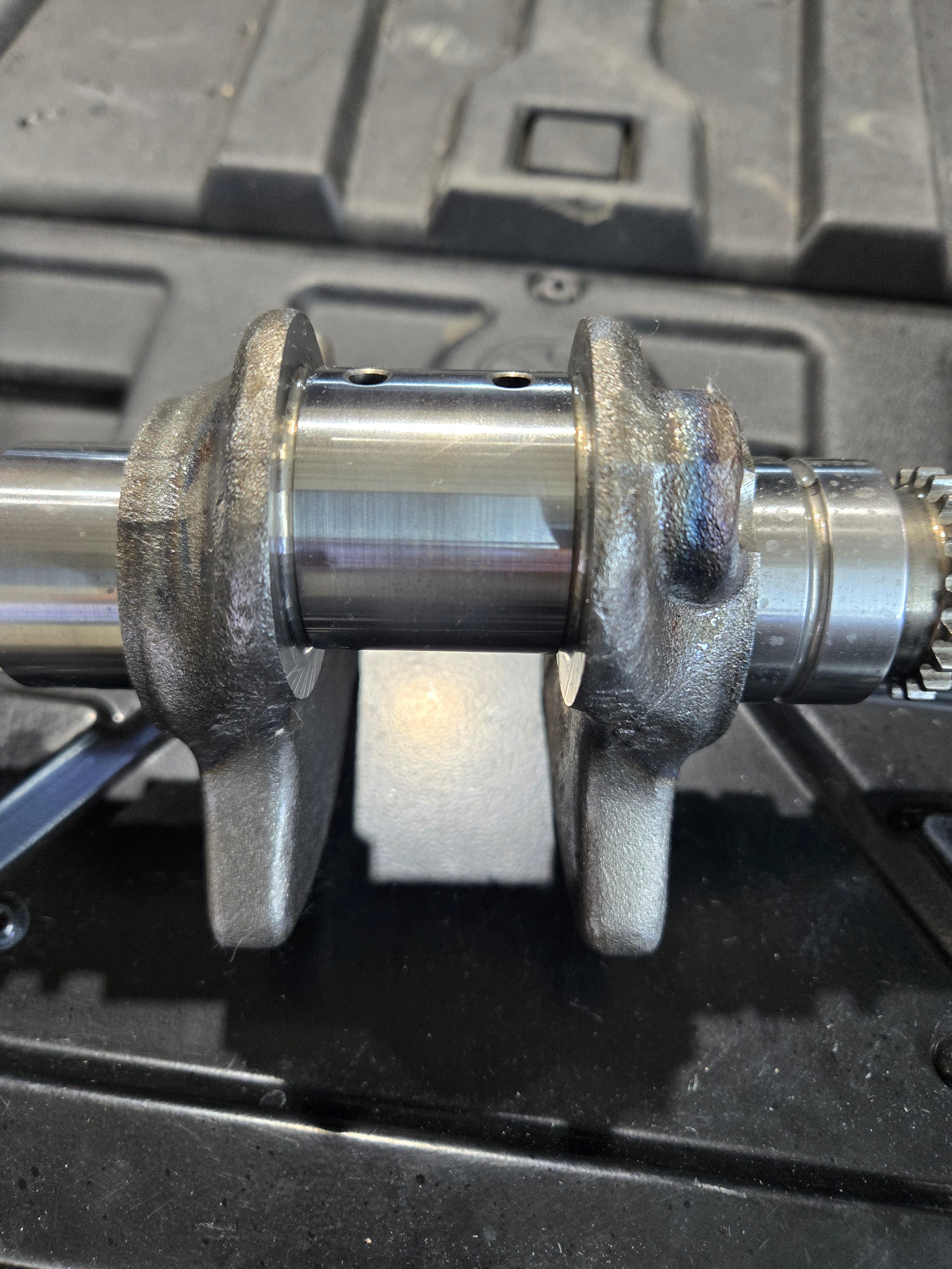 OEM 570 CRANK ASSEMBLY (USED WITH NEW ROD BEARINGS)