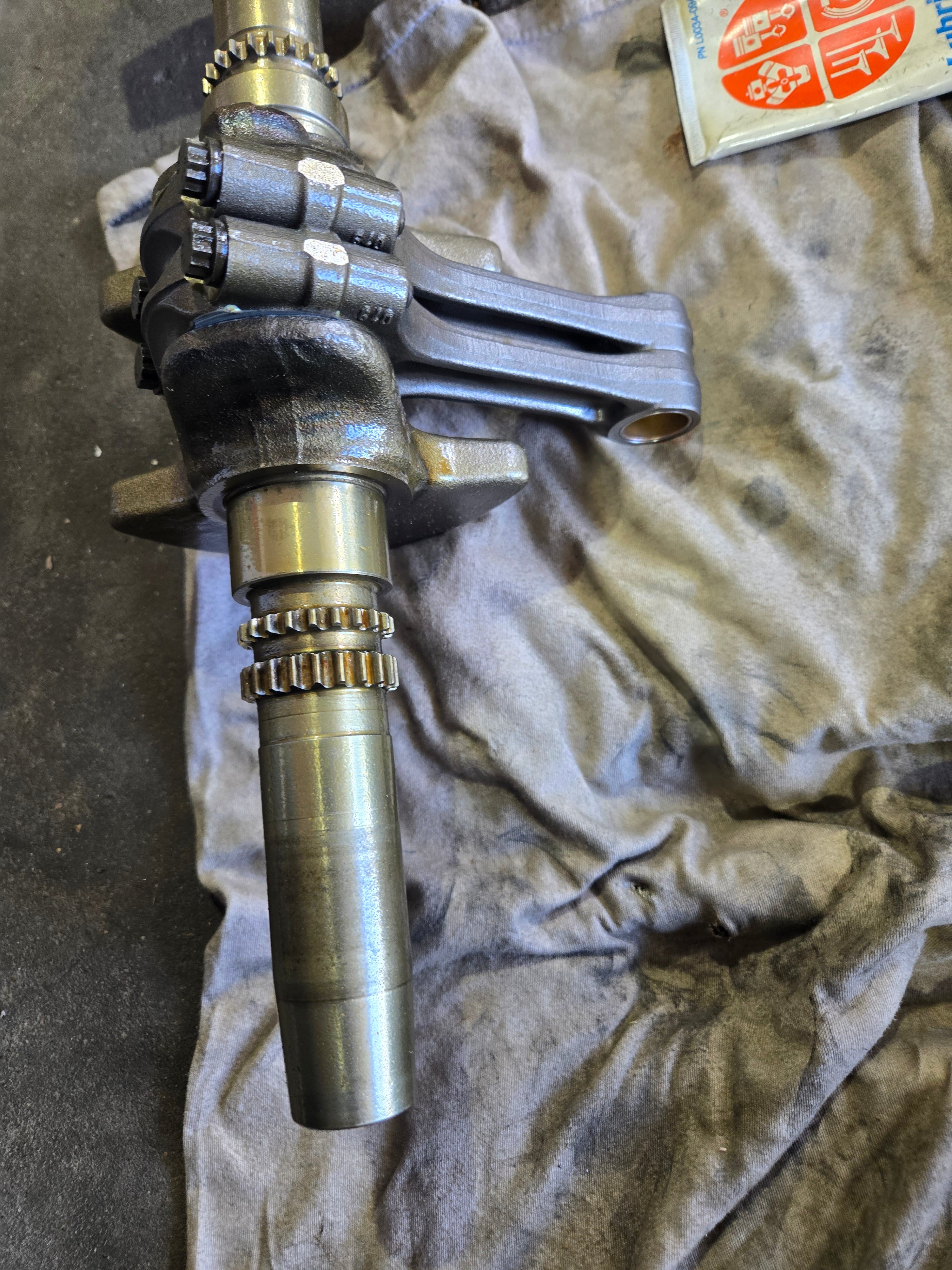 OEM 570 CRANK ASSEMBLY (USED WITH NEW ROD BEARINGS)