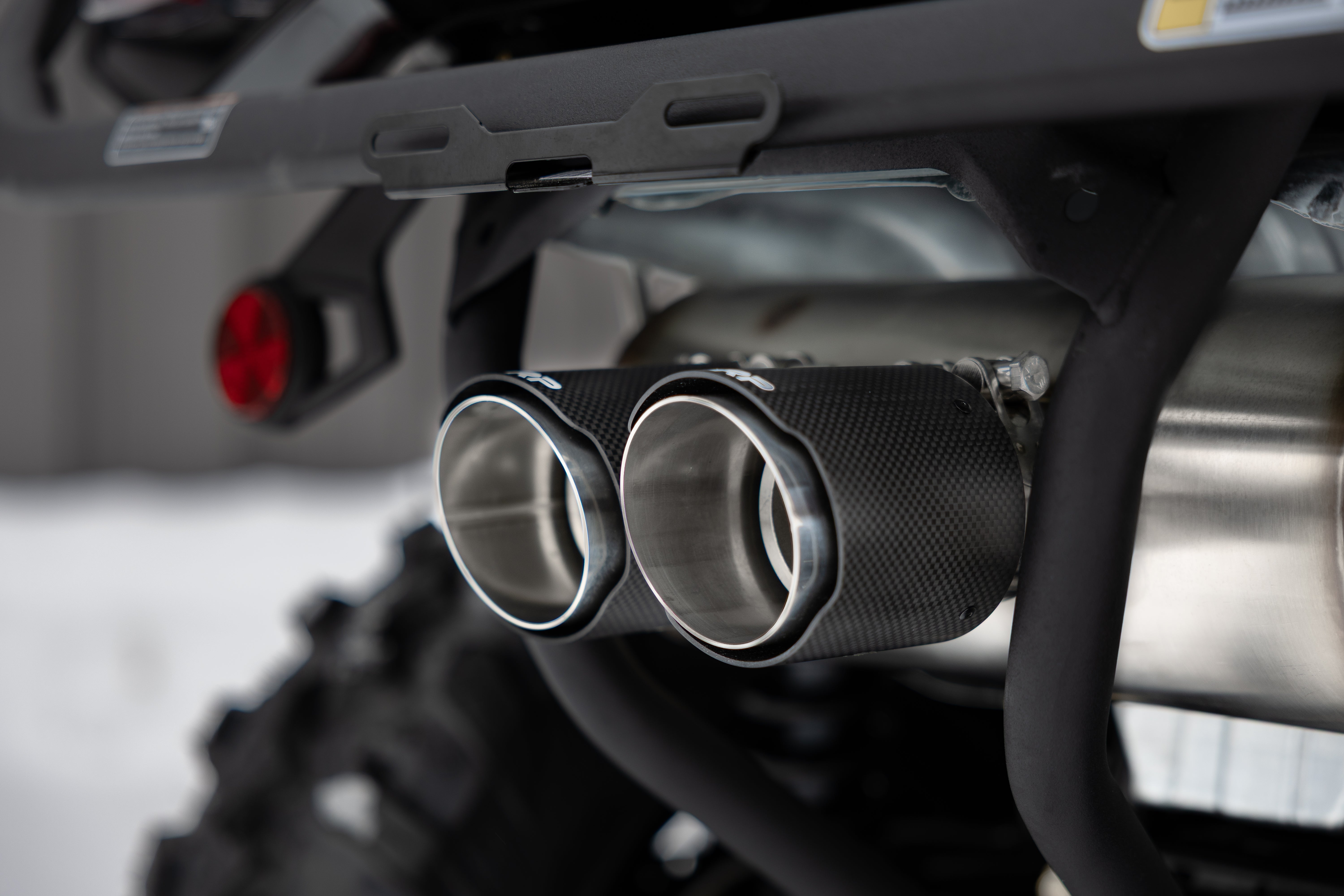 Performance Series, 6-Inch Single Slip-on, Dual Outlet with Carbon Fiber Tips.