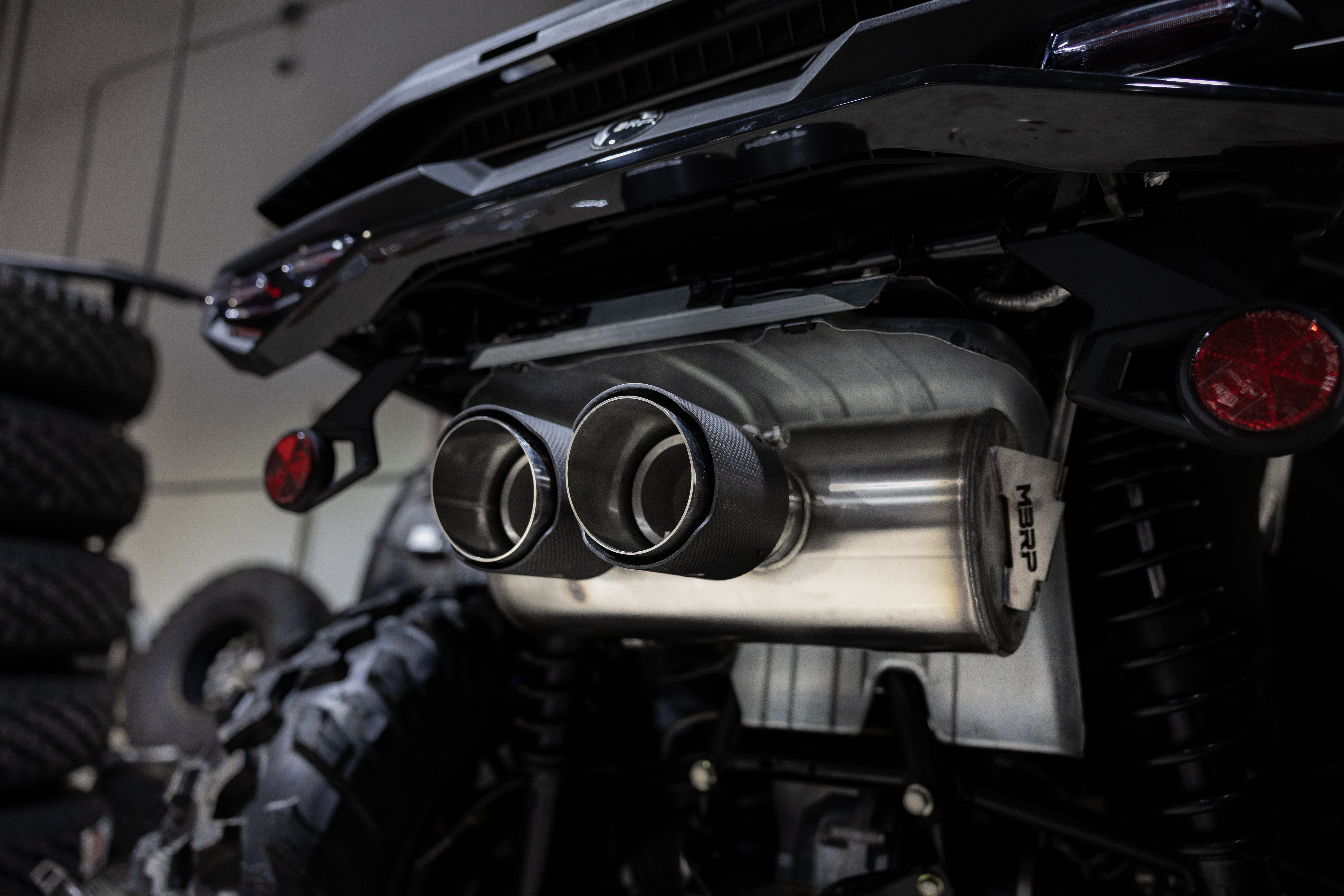 Performance Series, 6-Inch Single Slip-on, Dual Outlet with Carbon Fiber Tips.